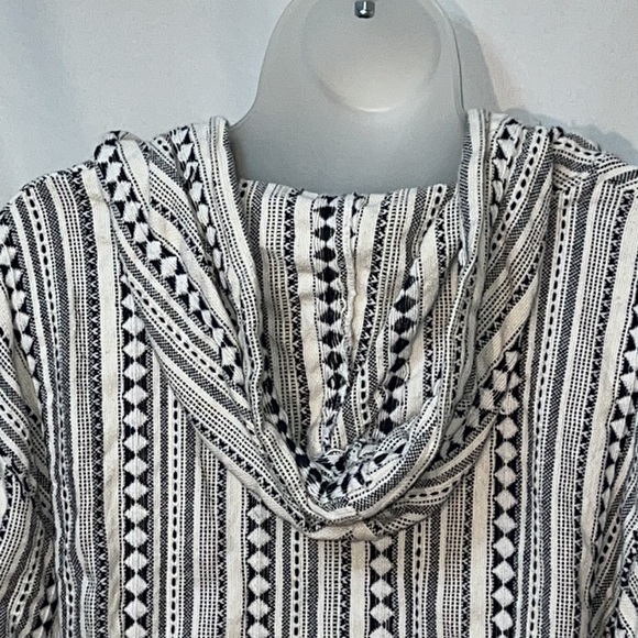 Beach By Exist Monochrome Patterned Hoodie - Picture 6 of 10